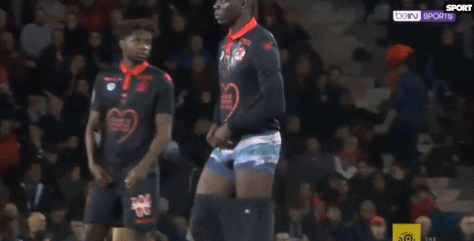 记者：多特为法比奥-席尔瓦提供了为期五年的合同