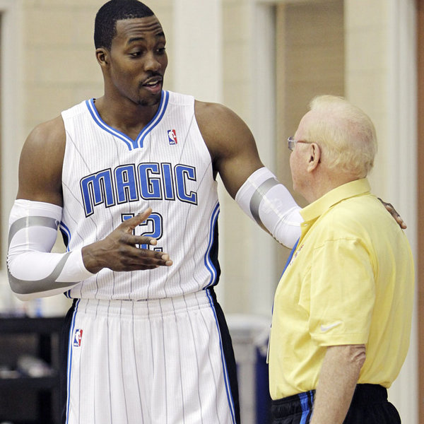 四次神扑助毕包0-0战平巴黎，乌奈-西蒙当选全场最佳球员（四度神扑护航毕包0-0巴黎，乌奈-西蒙荣膺全场最佳）