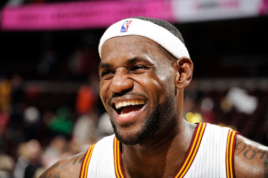 FIFPRO年度最佳11人：登贝莱、姆巴佩、亚马尔领衔，贝林厄姆入围（FIFPRO年度最佳11人出炉：姆巴佩、登贝莱、亚马尔领衔，贝林厄姆入选）