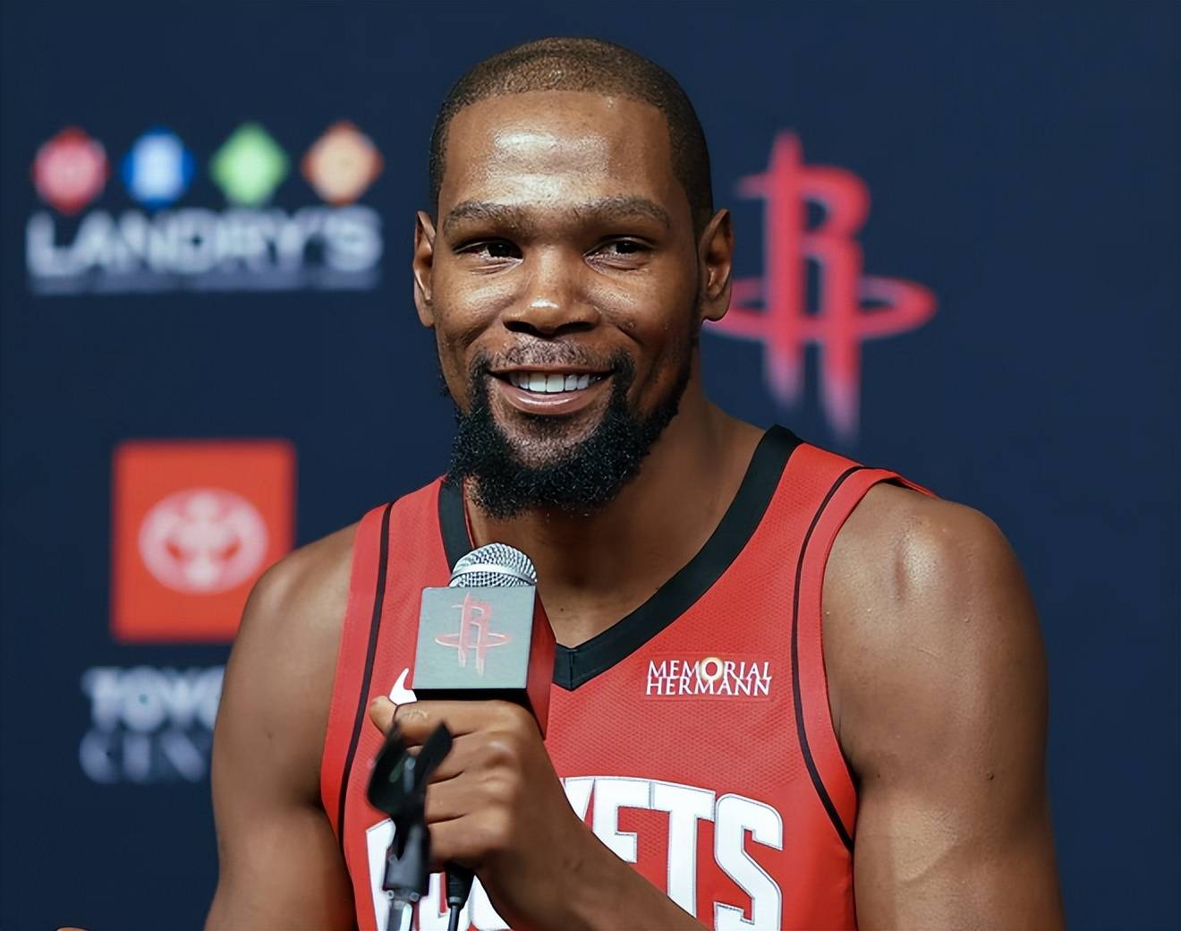 纳格尔斯曼谈征召萨内：他在欧冠和土超表现得很好（纳格尔斯曼解释召入萨内原因：他在欧冠与土超状态出色）