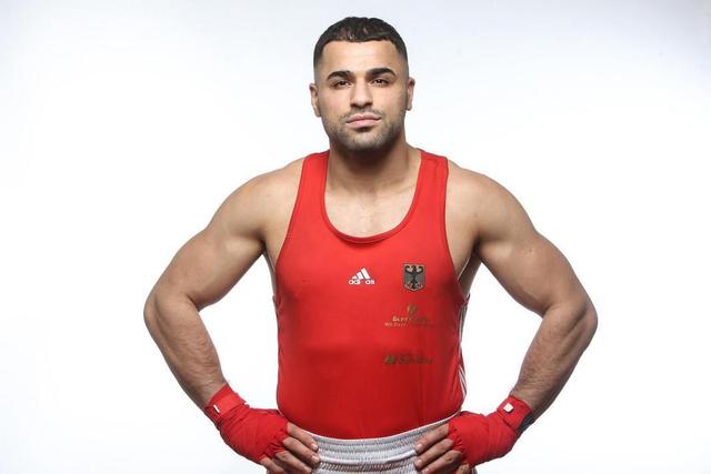 NBA季后赛焦点球员精彩表现（NBA季后赛明星球员高光时刻）