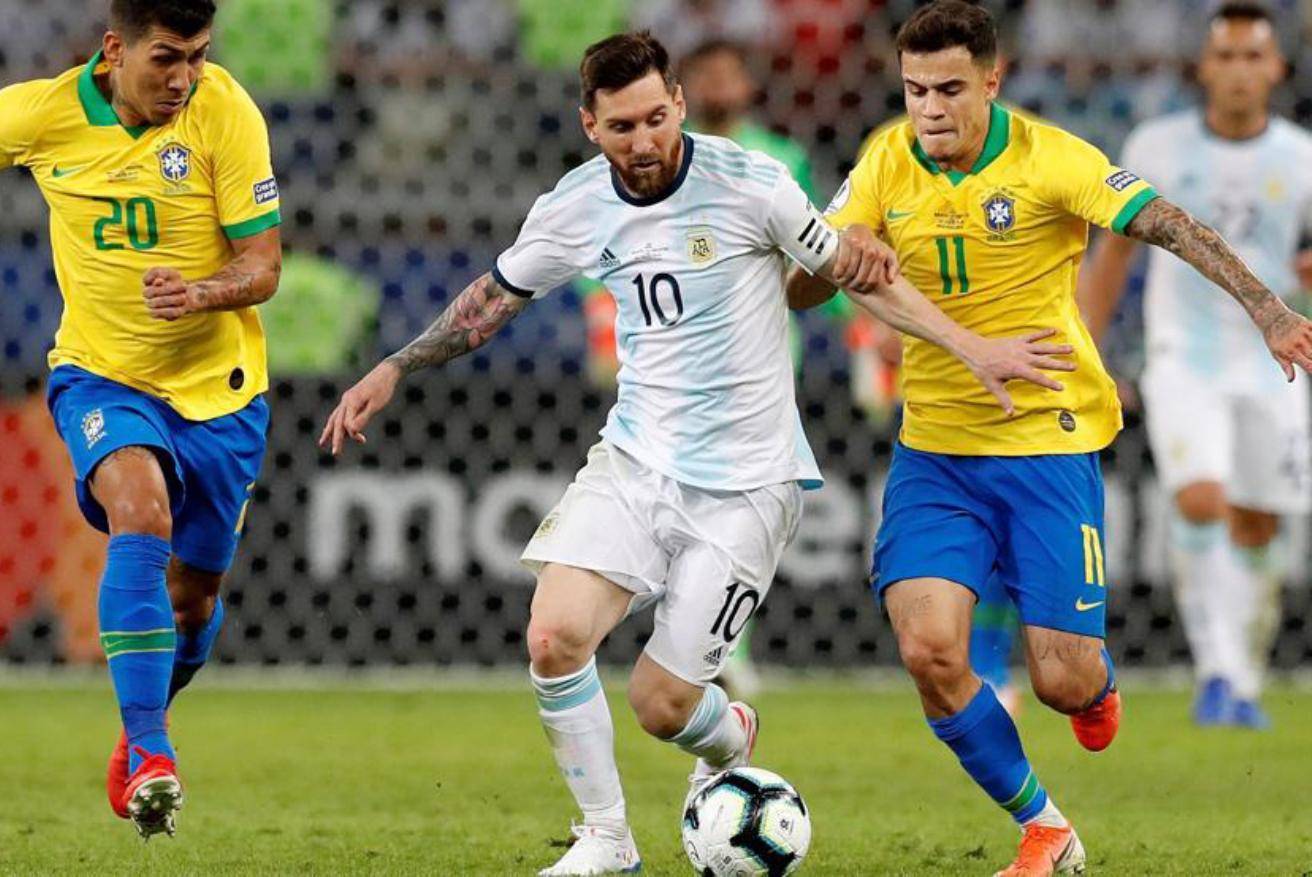 酋长球场稳坐榜首 阿森纳完胜布伦特福德（阿森纳主场大胜布伦特福德 继续领跑积分榜）