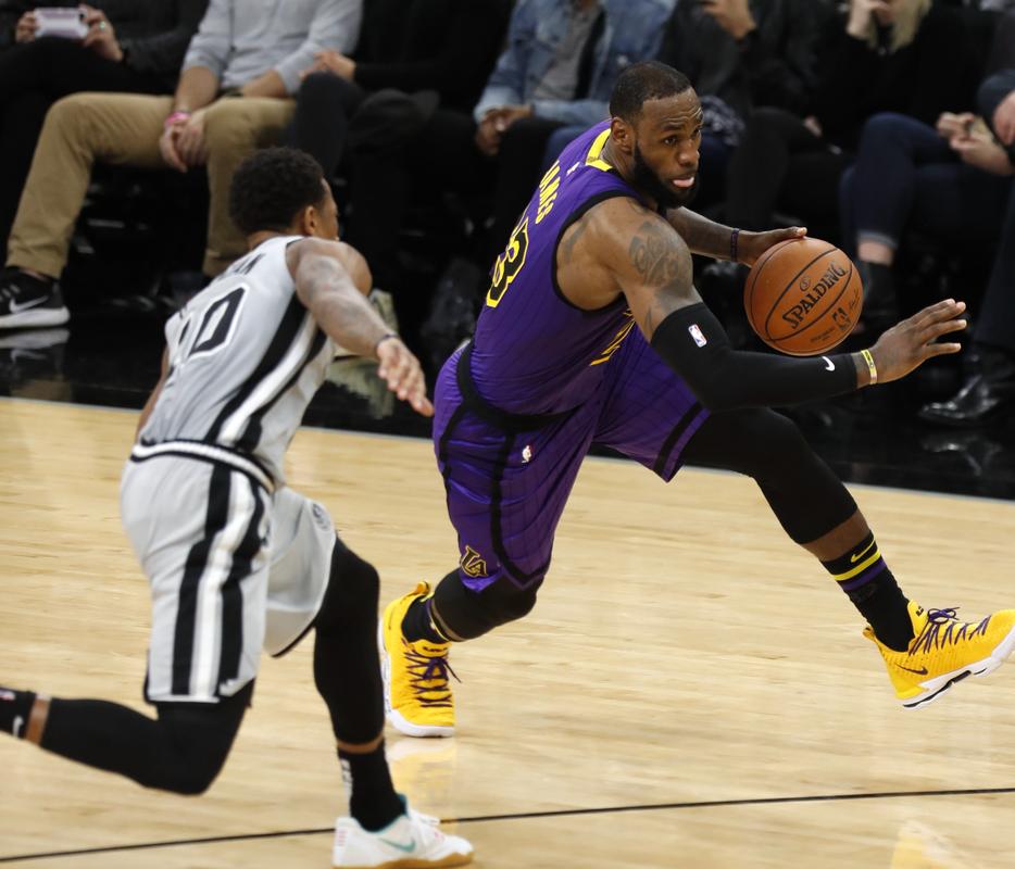 中超联赛总结：积分榜前三分析,（中超赛季盘点：积分榜前三深度解读）