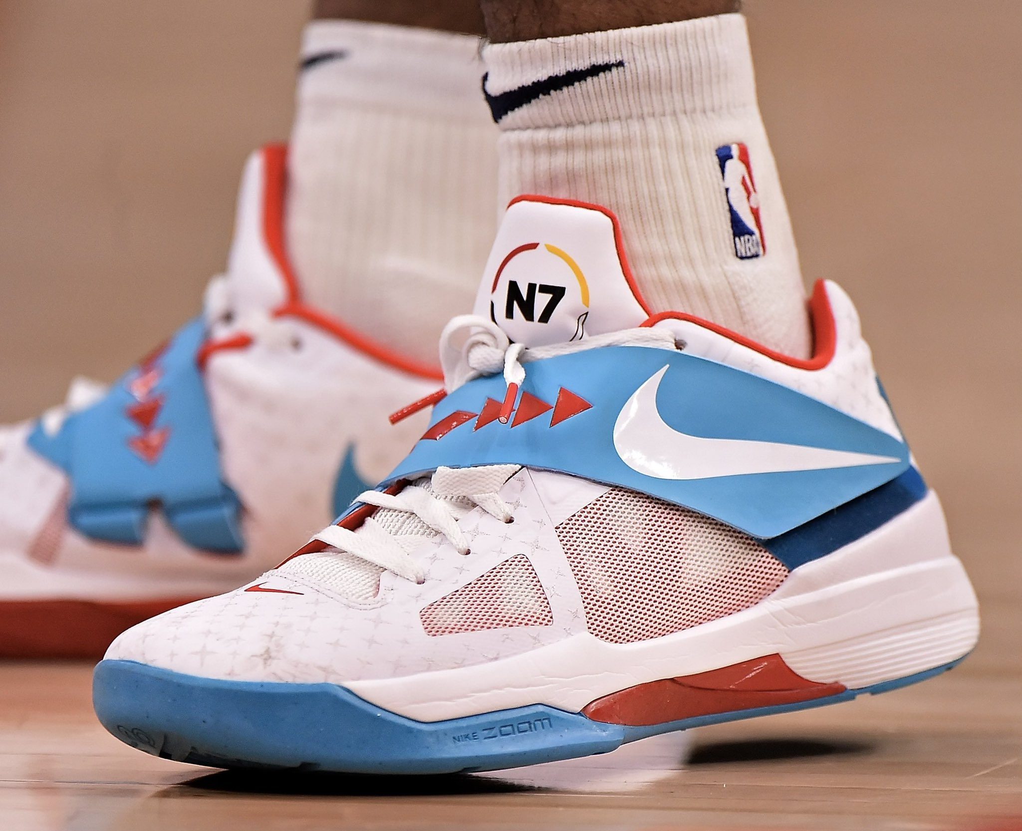 梅西：斯卡洛尼总是充满激情；阿根廷拥有很多非凡的球员（梅西盛赞斯卡洛尼激情四射：阿根廷坐拥众多杰出球员）