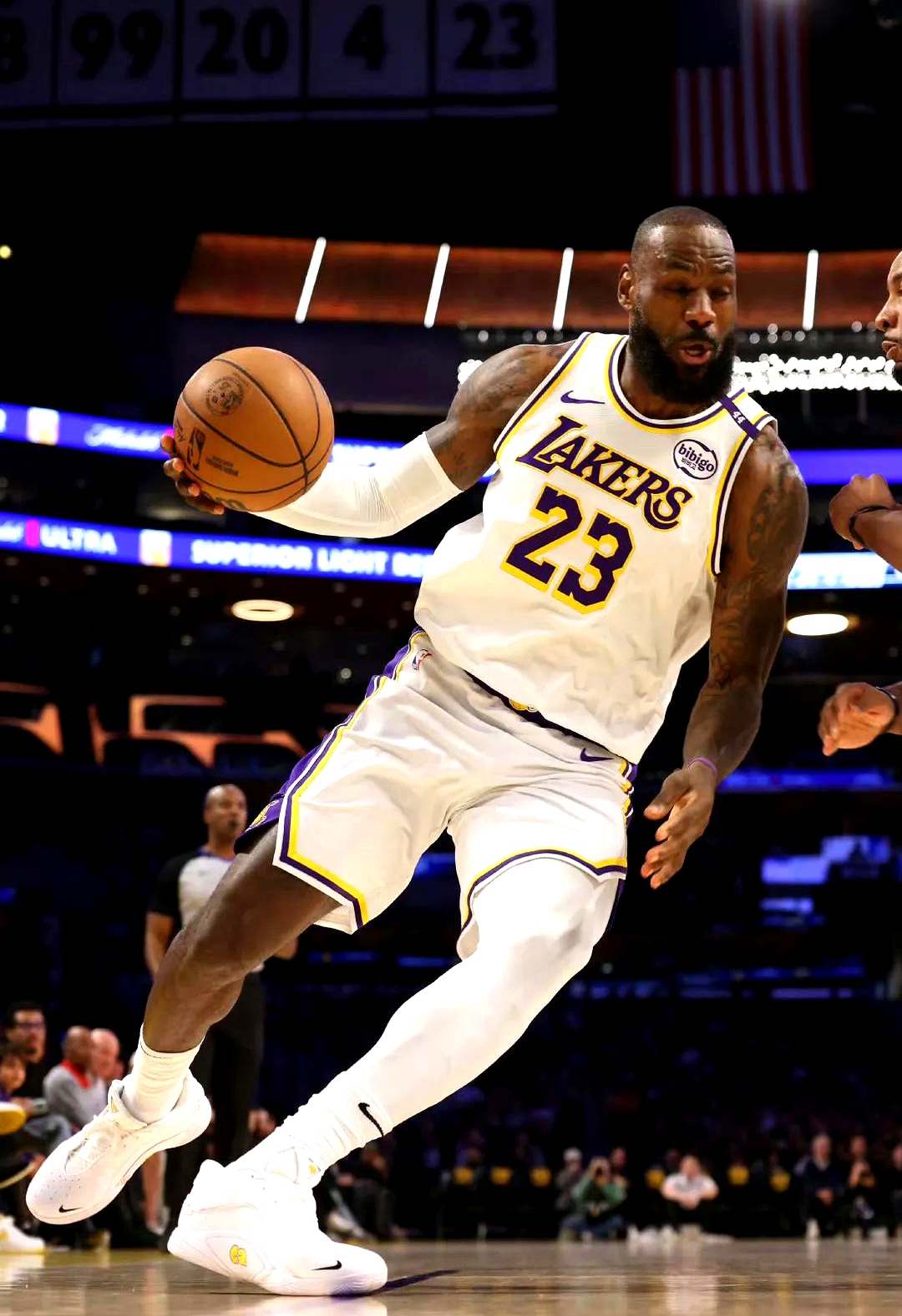 阿尔巴尼亚中场：比赛70分钟内，我们与英格兰的水平不相上下（阿尔巴尼亚中场称：前70分钟我们与英格兰势均力敌）