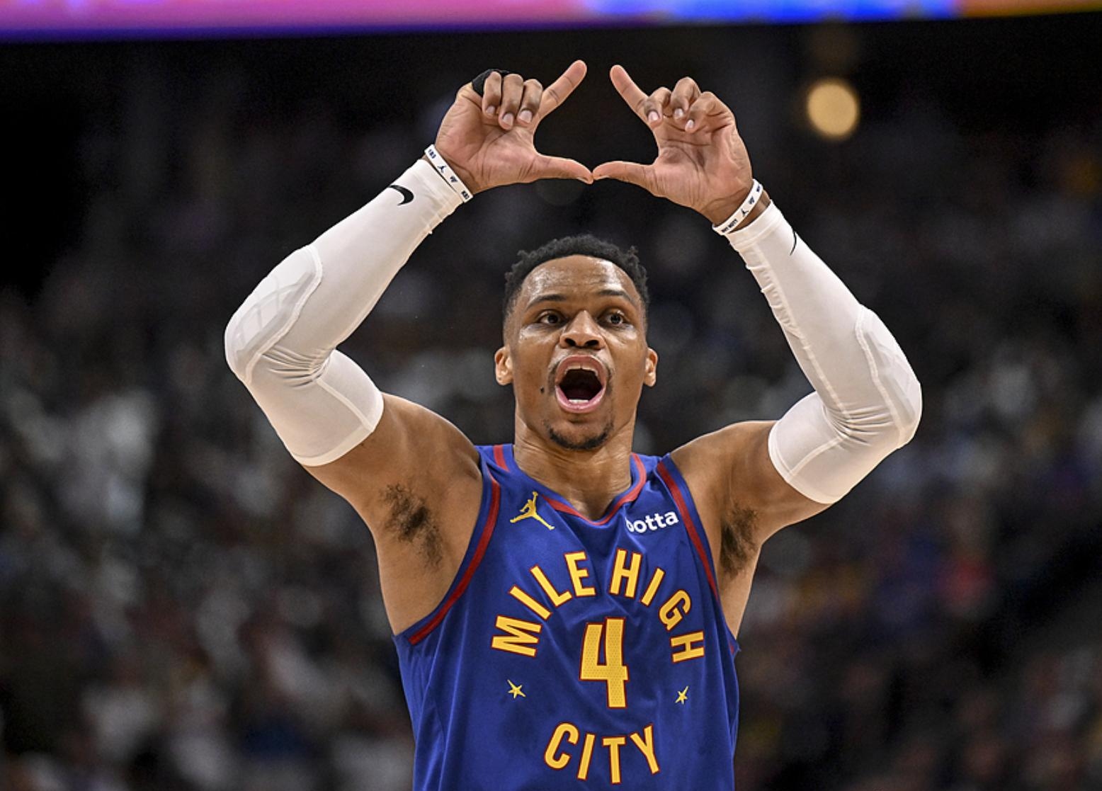 铜梁龙贺国安夺冠：是对往日辉煌的致敬，更是新征程的起点（铜梁龙庆祝国安登顶：致敬辉煌，启航新篇章）