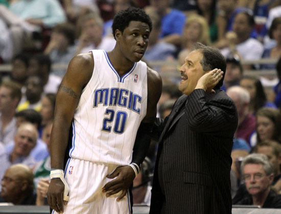 NBA每日最佳：约翰逊背靠背三双&拉文42分，哈登34分里程悲（NBA今日之最：约翰逊连场三双，拉文42分，哈登34分成里程悲）