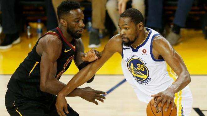 邮报：梅努希望冬窗离开曼联，有12家俱乐部对他感兴趣（邮报：梅努盼今冬离开曼联，12家球队有意引进）