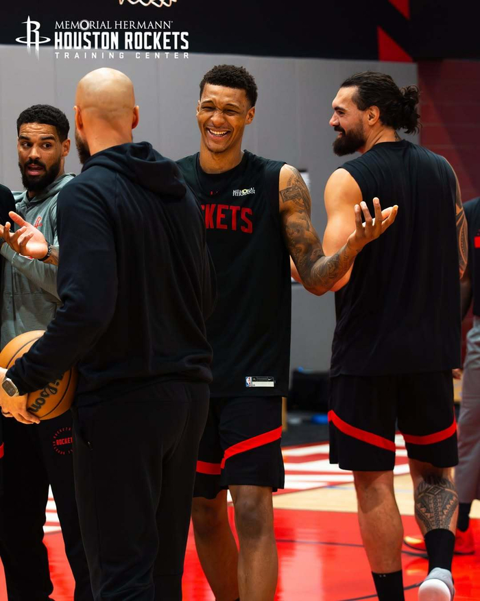 让哈兰德“歇一歇”！昔日MVP走回正轨，他应当接过曼城领军大旗（让哈兰德暂歇！昔日MVP找回状态，该他扛起曼城大旗）