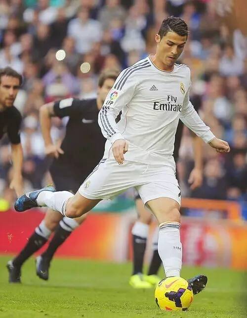 埃利奥特晒内马尔与梅西的球星卡，并配上了GOAT的emoji