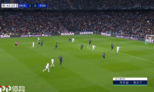 封烟呢？荷甲阿贾克斯vs格罗宁根因为烟雾太大被终止